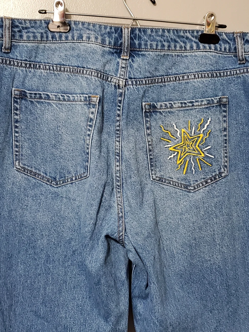 Forever 21 Premium Straight-Leg Jeans with Colorful Embroidery Women's Size 0x - Picture 5 of 10